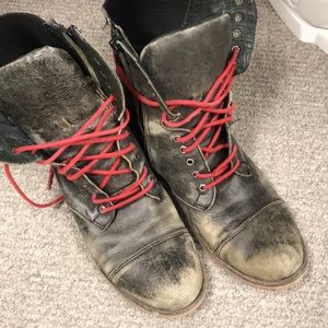 Matisse Black leather combat boots w red laces